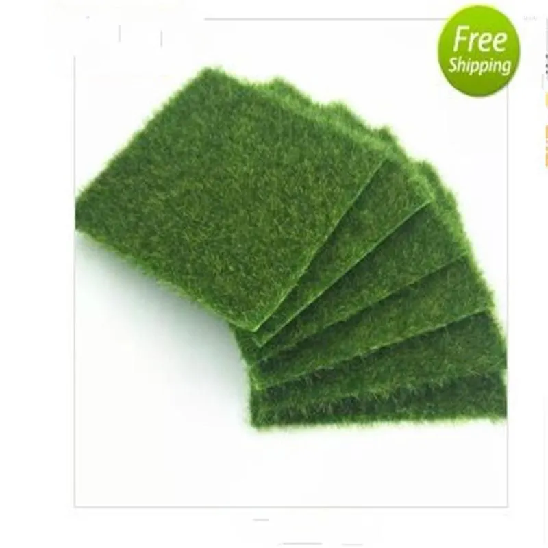 Fleurs décoratives 50pcs tapis d'herbe vert pelouses artificielles 15x15cm petits tapis de gazon faux gazon maison jardin mousse pour la décoration de mariage au sol