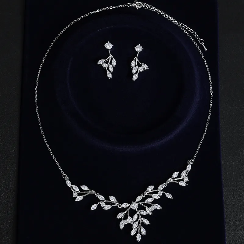 Ensemble de collier et boucles d'oreilles de mariage pour mariée, colliers en strass argentés, accessoires de bijoux en cristal pour femmes et filles