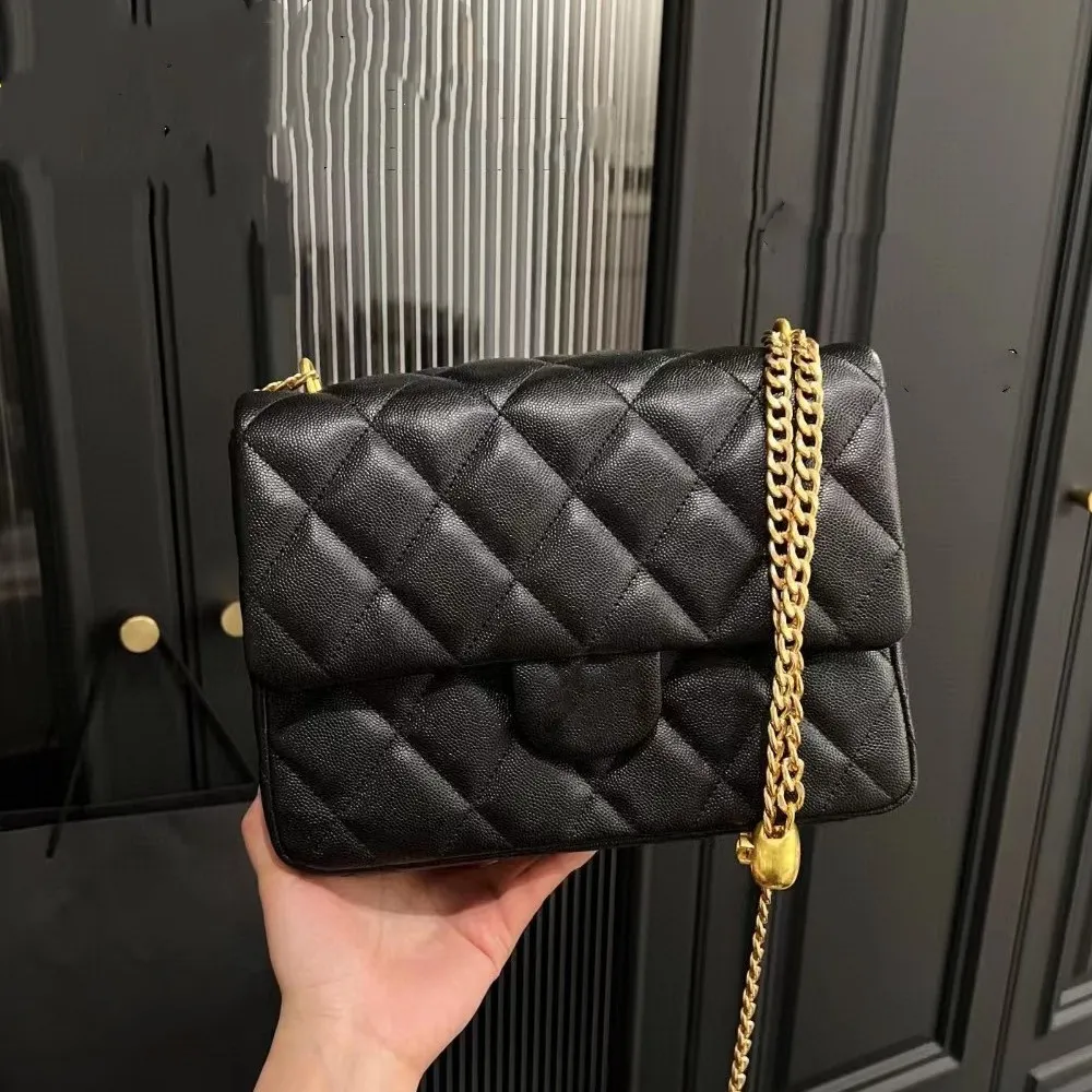 Kvinnors designer crossbody handväska axelväska kanal mini klaff med guldhjärta boll quiltad äkta läder handväska cross body handväska plånbok på kedjan lyxväskor