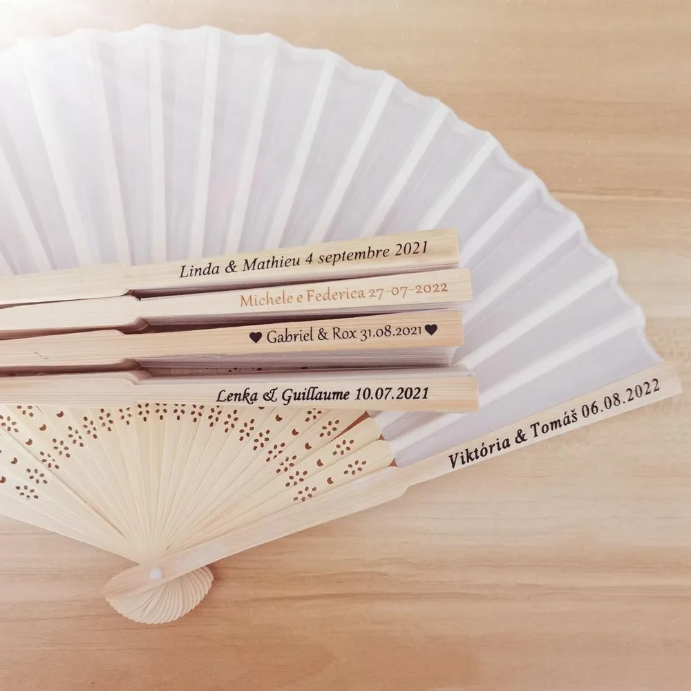 Fans Sonnenschirme 80 teile/los Personalisierte Druck Gravieren Hochzeit Gunsten Seide Fan Angepasst Name Tuch Hand Fan Geschenk