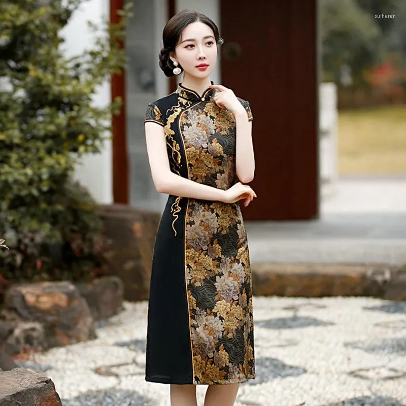 エスニック服の春エレガントなマンダリンカラー刺繍スプライシングサテン中国の女性qipaoセクシーな半袖チョンサム