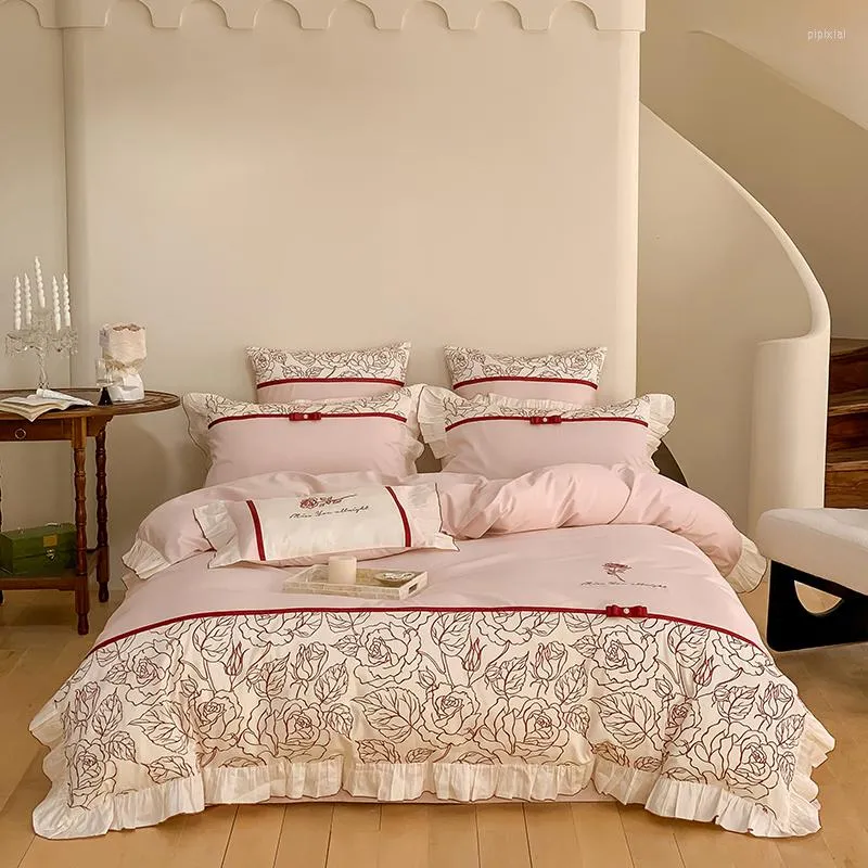 Set di biancheria da letto rosa 1000TC cotone egiziano rose fiori ricamo principessa set fiocco volant copripiumino lenzuolo federe 4 pezzi