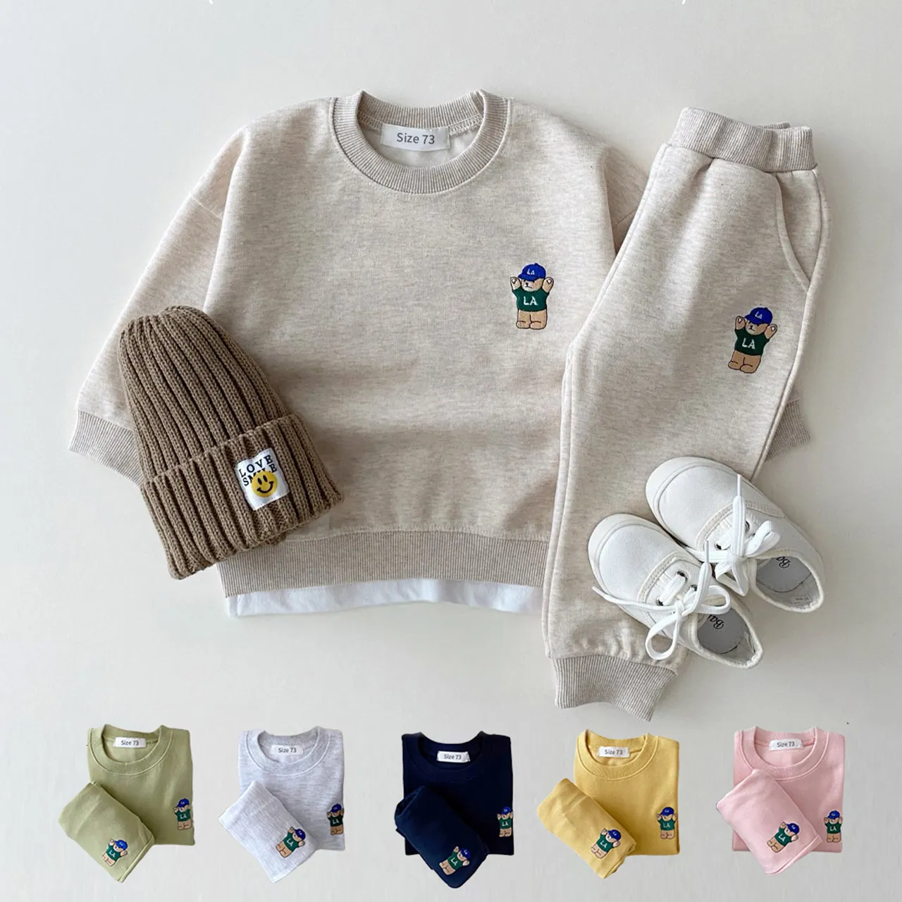 Kläder sätter Korea Toddler Baby Boys Gilrs Kläder sätter grundläggande bomullsbroderad björn sweatshirtjogger byxor set barn sport kostymer kläder 230323