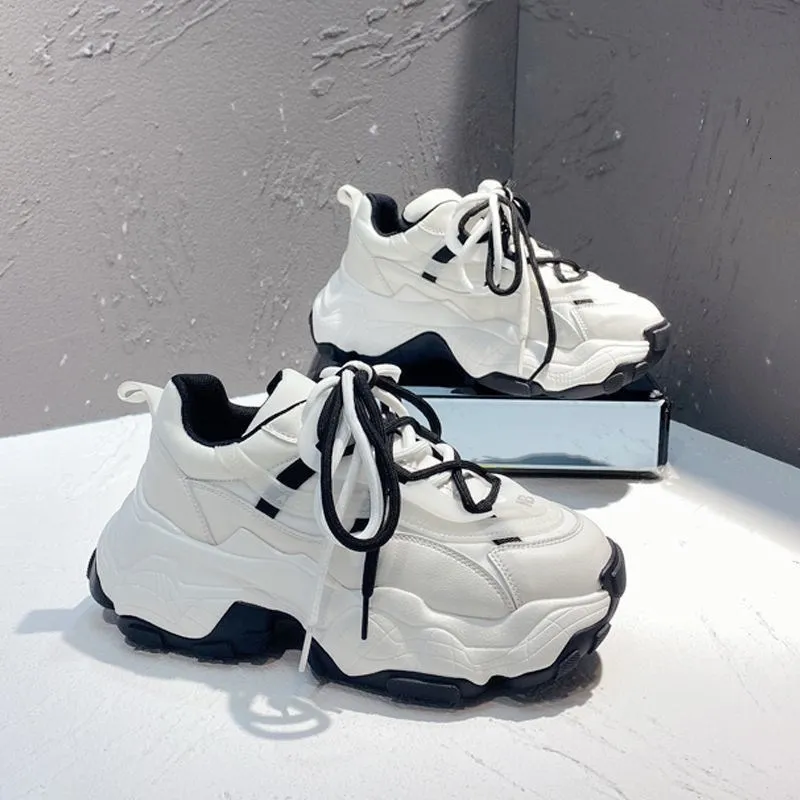 Scarpe eleganti Sneaker Trendy Autunno Inverno Scarpe da papà Suola Trifle Scarpe firmate bianche con tacco medio 230324