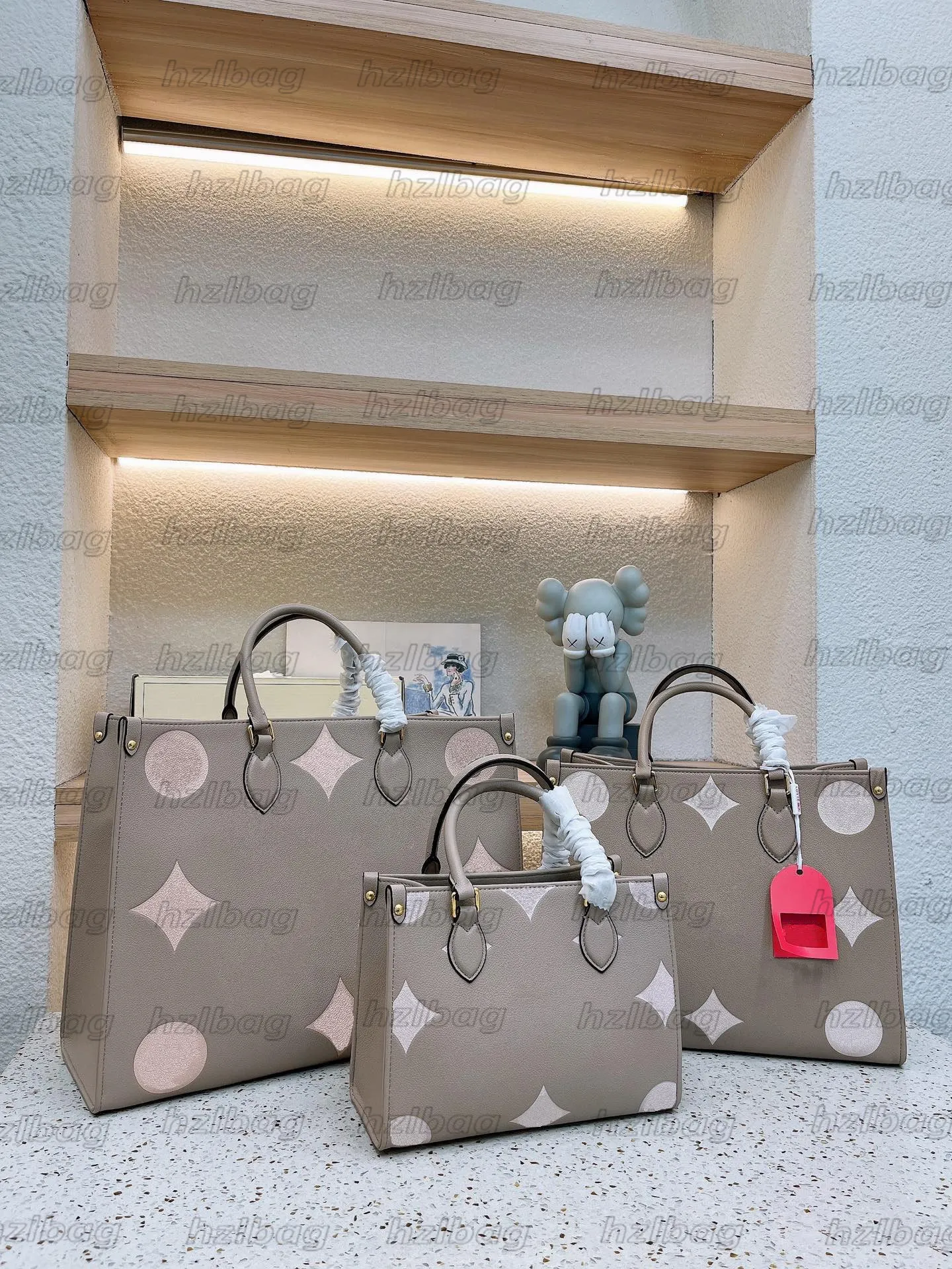 Embossed Flower Designer Tote Bag ONTHEGO GM MM PM Women s Handbag with Monograms Stylish Spacious and Versatile for Any Occasion