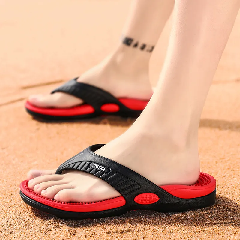 Slipare säljer sommarmän tofflor strand flip-flops massage sandaler bekväma manliga casual skor mode man flip flops skor 230324