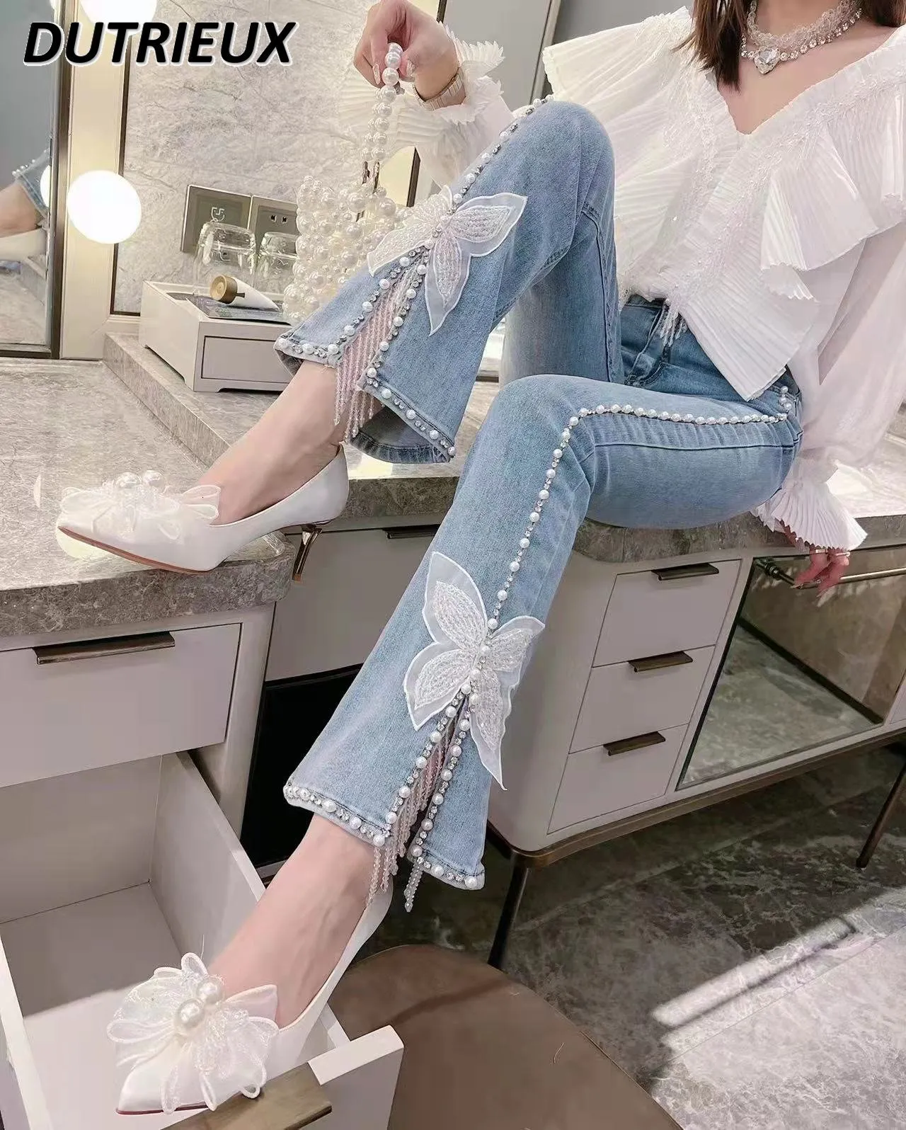 Dżinsowe dżinsy wiosna 2023 Koreańskie koraliki z przemysłem słodkim ciężkim Diamond Bow Split Flashed Jean's High Taist Slim Slim Denim Spodni 230324