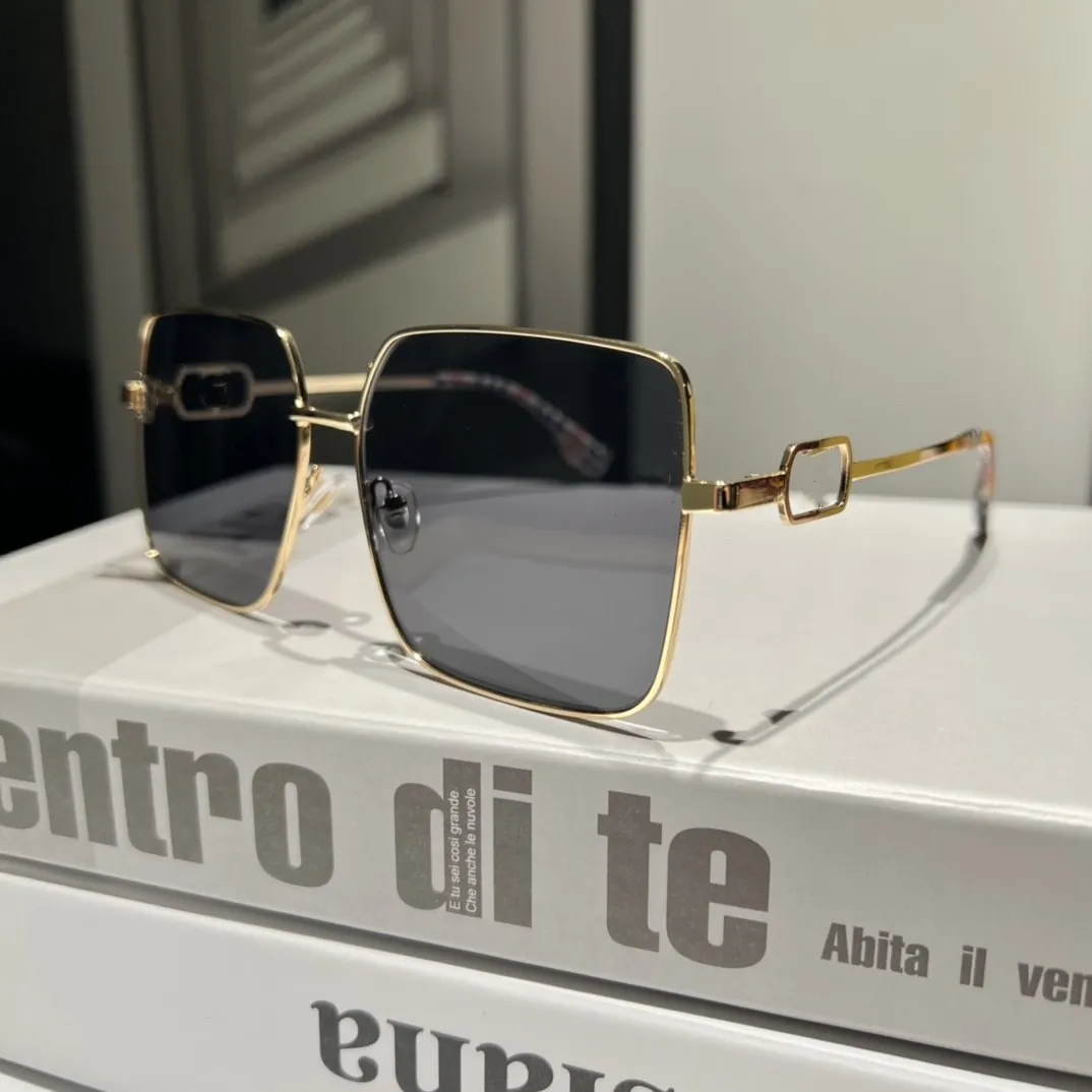 2023 Óculos de sol de luxo mais top Lens Polaroid Designer feminino Men Goggle óculos sênior para mulheres Óculos de óculos de metal vintage com copos de sol com caixa 8386