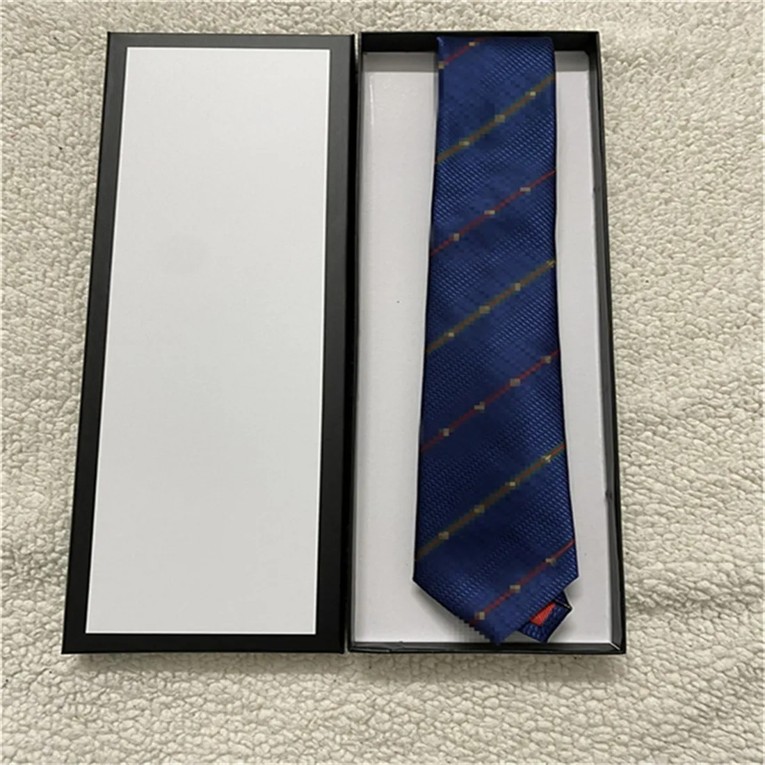 Lüks yeni tasarımcı erkekler mektubu% 100 kravat ipek kravat siyah mavi aldult jacquard parti düğün iş dokuma moda tasarımı hawaii boyun bağları kutu 1137 ile bağlar