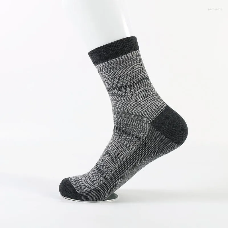 Chaussettes pour hommes DONG AI Ventes directes d'usine Coton Hommes Mode décontractée Confortable Quatre Saisons Hygroscopique Fibre Poreuse