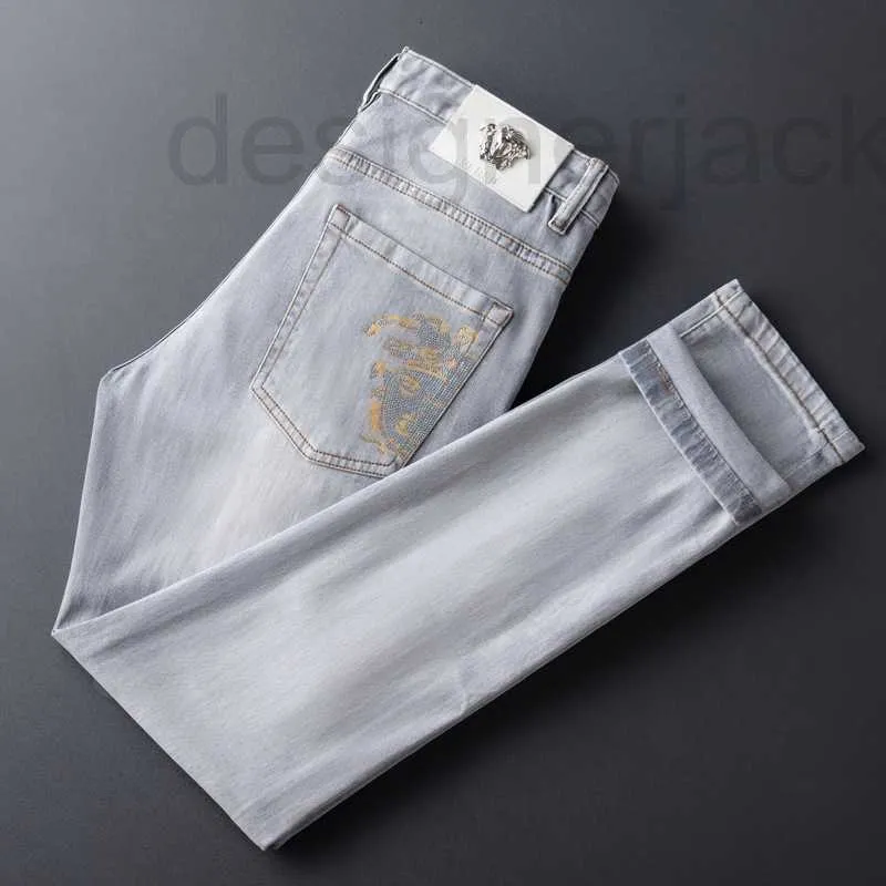 Men's Jeans Designer Spring New Light Grey Slim Fit Small Feet Korean Version Trend Elastic Versatile High End Hot Diamond Pants J4UY