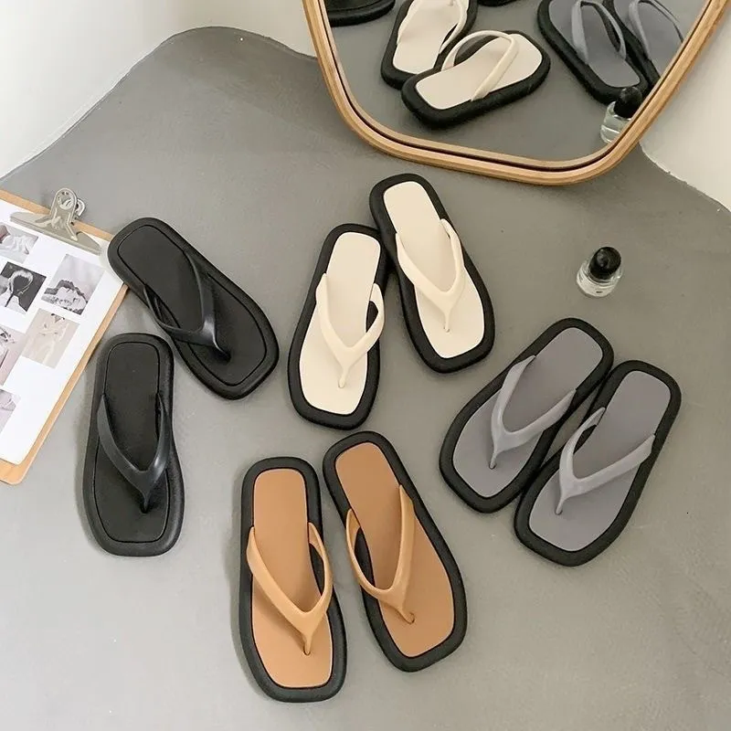 Slippers Summer Flip Flops Slippers Fashion Corean Antistip Flat Sandals для женщин для отдыха. Повседневные ролики PVC 230325