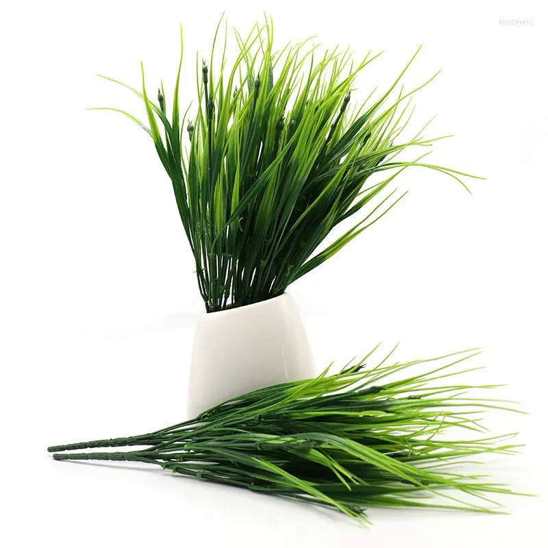 Dekorativa blommor 1st Plastic Wheat Grass Artificiella växter utomhus UV -resistenta falska grönska buskar för utanför