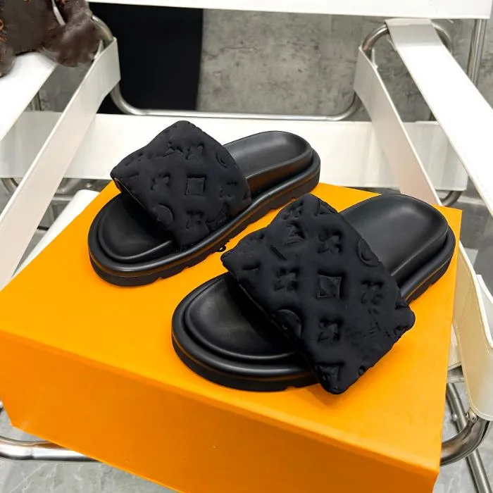 Designer Slides Slifors Sandali di lusso Uomo da donna Scarpe da piscina per cuscine