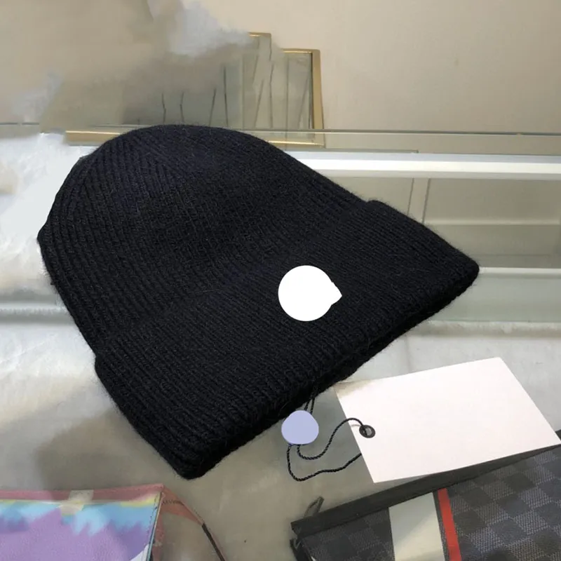2024 Designer Frankrike Skull Caps broderade Badge Men's and Women's Wool Thread Hat Varma och kallt bevis Beanie mångsidig öronskydd Stickade vinterhattar A3