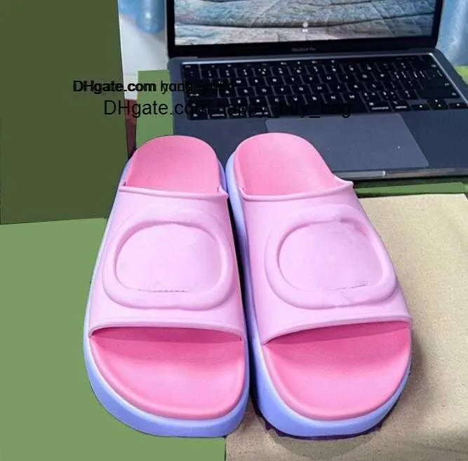 Женщины роскошь 2023 тапочки Op21 Толстая подошва пляжная обувь дизайнерские тапочки макаронные макаронные цветовые