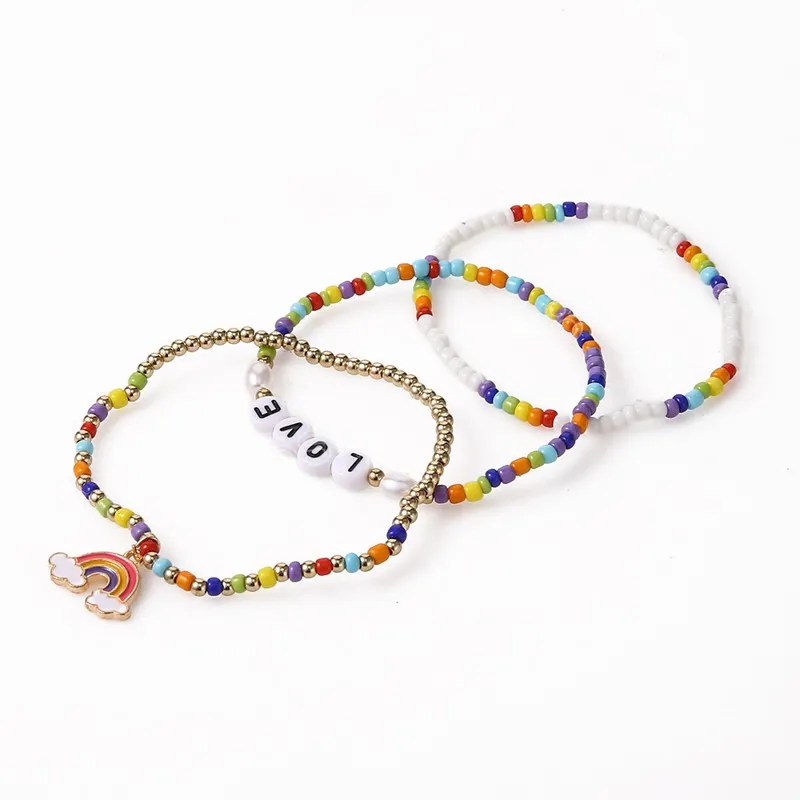 Bohême arc-en-ciel bracelet à breloques ensemble pour femmes couleur riz perle chaîne amour lettre bracelet filles Boho bijoux cadeau