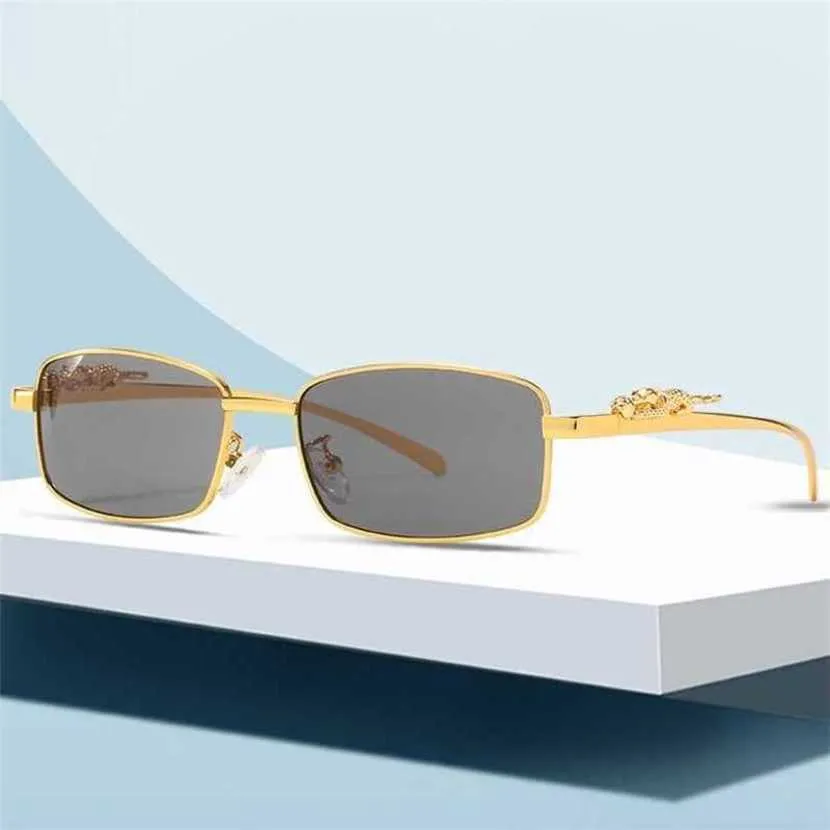 30 % RABATT auf neue Luxus-Designer-Sonnenbrillen für Herren und Damen. 20 % Rabatt auf kleine, quadratische Vollformatbrillen mit Stereokopf