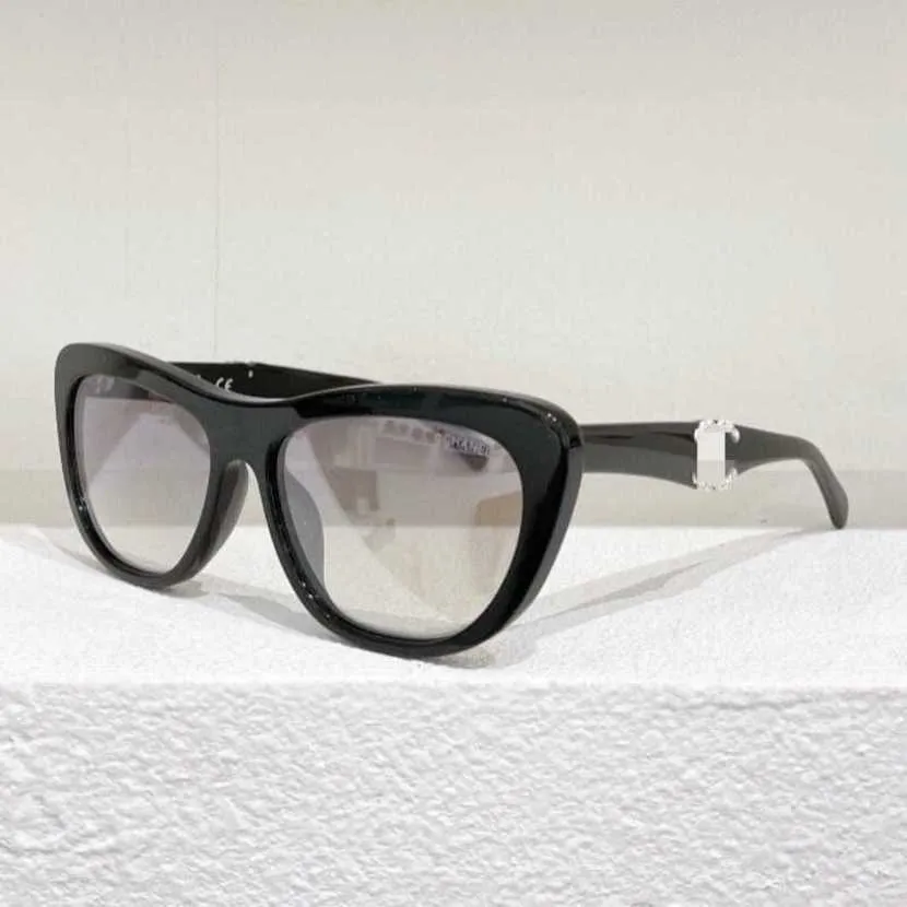 30% de descuento en gafas de sol nuevas para hombres y mujeres de diseñador de lujo 20% de descuento en la placa de la caja de moda