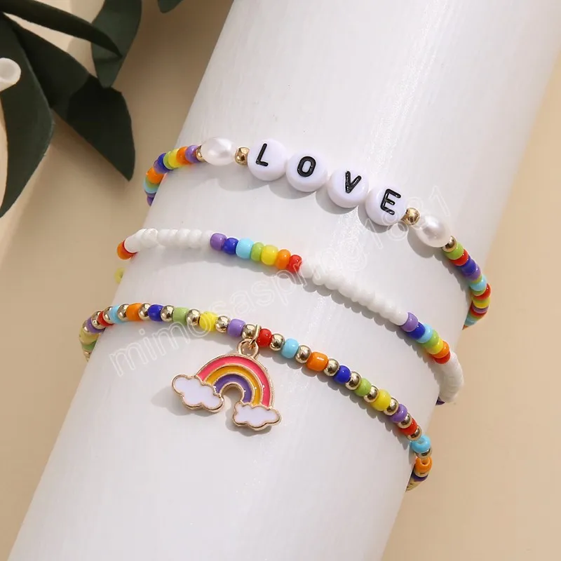Bohême arc-en-ciel bracelet à breloques ensemble pour femmes couleur riz perle chaîne amour lettre bracelet filles Boho bijoux cadeau