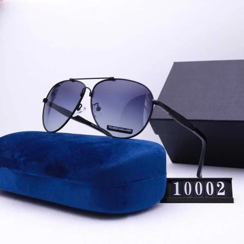 Designer de luxo Novos óculos de sol masculinos e femininos 20% de desconto no exterior Memória quadrada Tide Street Shooting Glasses polarizing 10002