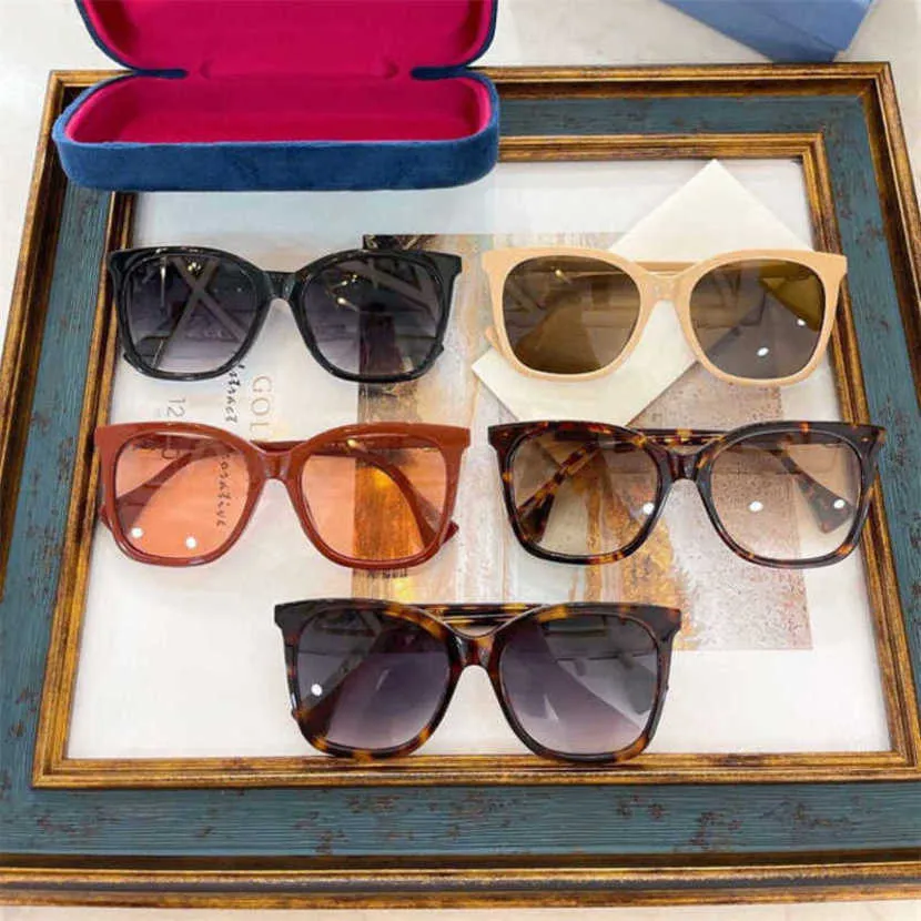 30% de descuento en gafas de sol nuevas para hombres y mujeres de diseñador de lujo 20% de descuento en la placa de marco grande de 22 G contra el viento ultravioleta clásico versátil