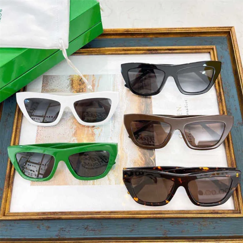 Modedesigner-Sonnenbrillen der Frauenart personifizierte grüne Platte Katzenauge-Quadrat ins Netz rotes Gesicht klein bv112