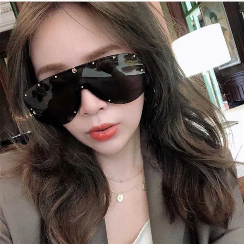 40% de descuento en gafas de sol nuevas para hombres y mujeres de diseñador de lujo 20% de descuento en la protección ocular con remaches personalizados de moda de G Zhou Yangqing's mismo gg0667s