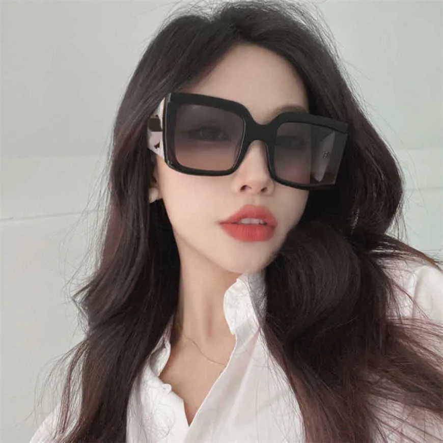 Diseñador de lujo Gafas de sol de alta calidad 20% de descuento de 22 años Pequeño fragancia cuadrado Femenino Red Mame Protección CH4991