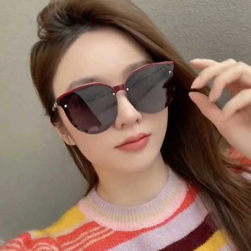 Diseñador de lujo Gafas de sol de alta calidad 20% de descuento en tendencia de moda familiar polarizada para mujeres Versión coreana de la sombrilla de foto de calle roja en línea