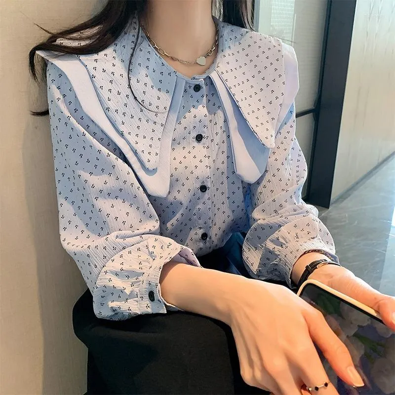 Kvinnors blusar färsk blommig skjorta Kvinnors tidiga våren 2023 Koreansk version Dock Collar Lose Western Style Sweet All-Match Top