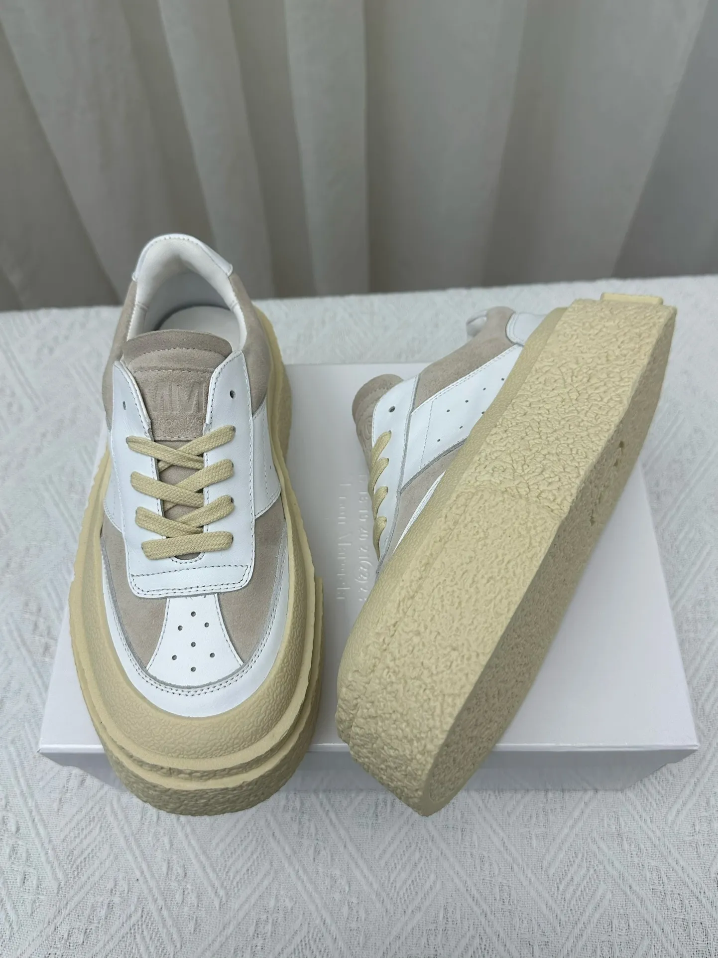 Women Shoes Mm6 White Platform Sneakers Low-top Paneled Grained Calfskin Suede Sneakers White Rare Perfect Runner Retro Logo 4.5cm 35-39 Lace-up