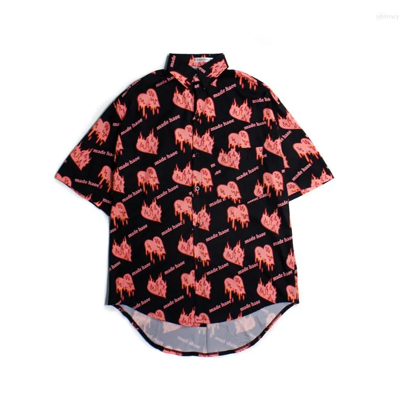 Blouses feminina Camisa de verão Mulheres de grande tamanho Street Use Blusa de manga curta solta Harajuku Love Flame Print casual reto single Bastested