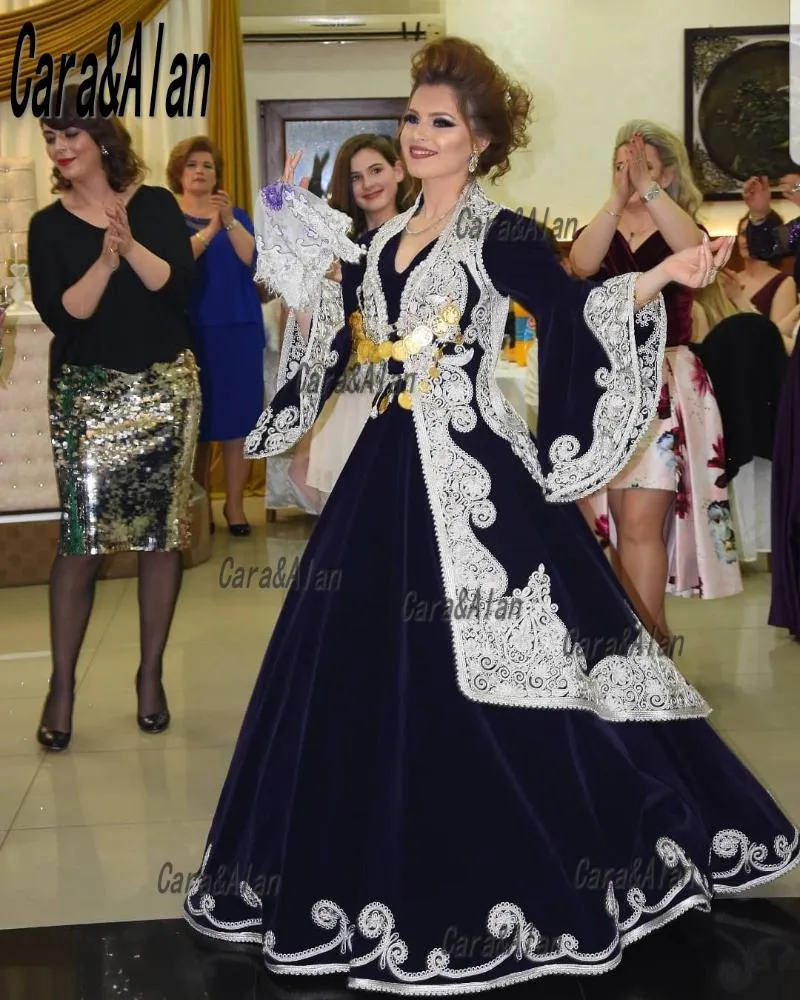 Robes de fête traditionnelles Kosovo albanais marine bleu mariée de mariage en velours à manches longues en dentelle robes de bal appliques