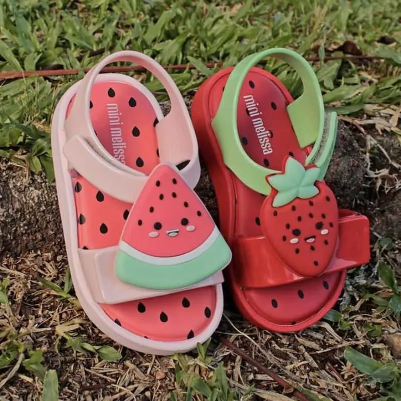 Sandales 2023 Date Enfants Été Jelly Sandales Enfants Mode Pastèque Straberry Ananas Gelée D'avocat Princesse Plage Chaussures HMI042 W0327