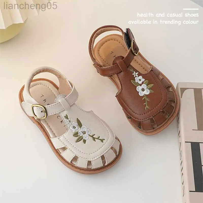 Sandals Girls Leather Princesa Sandálias 2023 Verão Novo Retro descalço Flores bordadas meia sandálias W0327