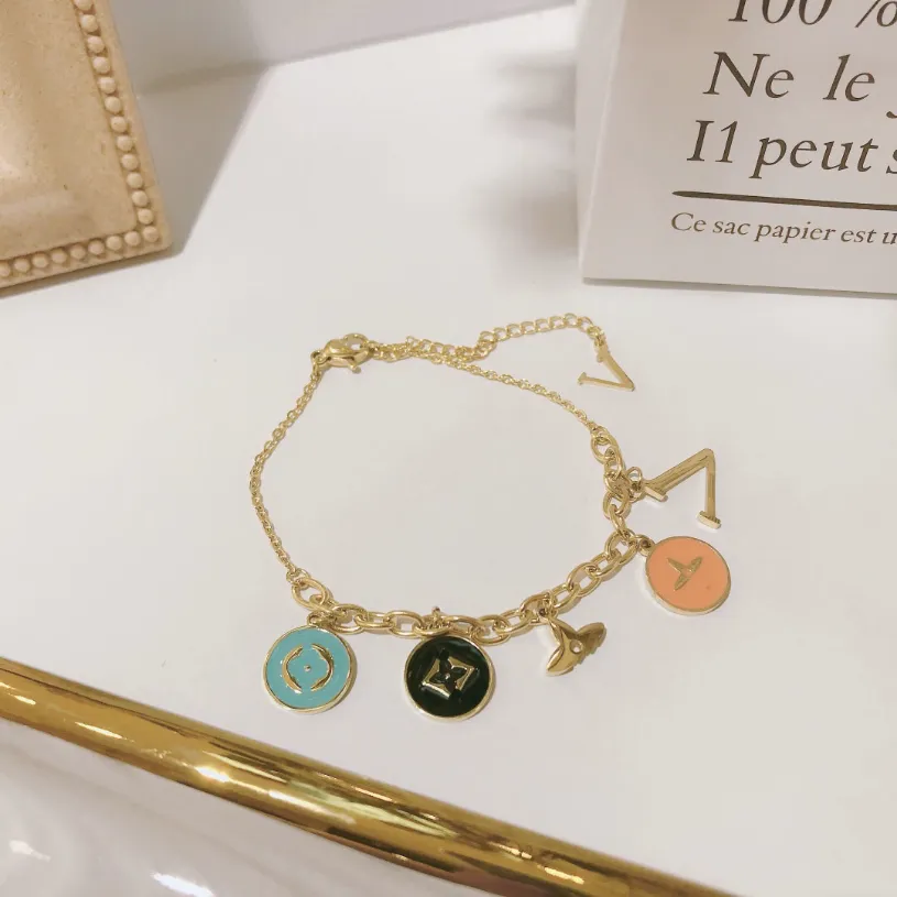 1lwq Charm Bracelets Designer Chain Fashion Multicolor Flower Bracelet 18k Gold Brand Clover Jewelry Romantic Family Couple Gift Design B