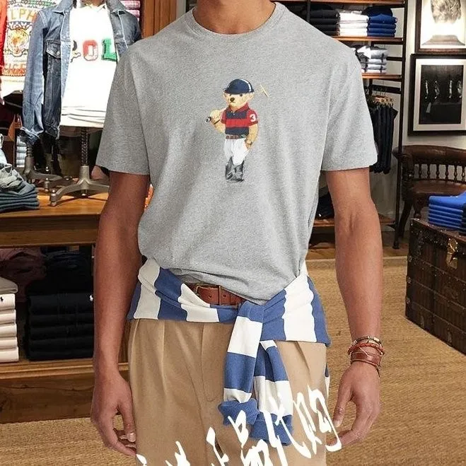 2023S Wysokiej jakości męskiej koszuli dżentelmeńscy Little Bear Bawełna T-shirt z krótkim rękawem Summer Leisure Business Mash