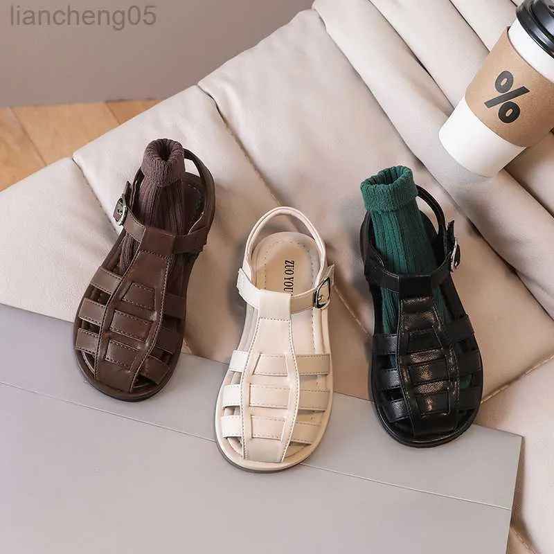 Sandalen Girls geweven sandalen Nieuw 2023 Zomer kinderen jongens teen bedekte sandalen holle kinderstrand gladiator schoenen voor 4 tot 7 jaar oud W0327