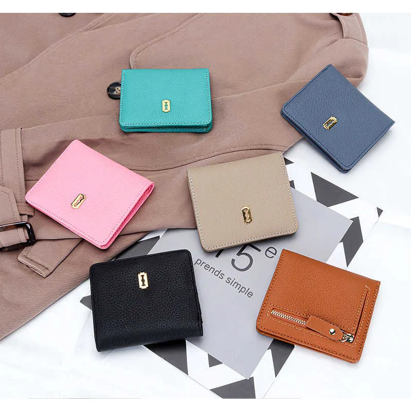 Women's purse with clearance card slots