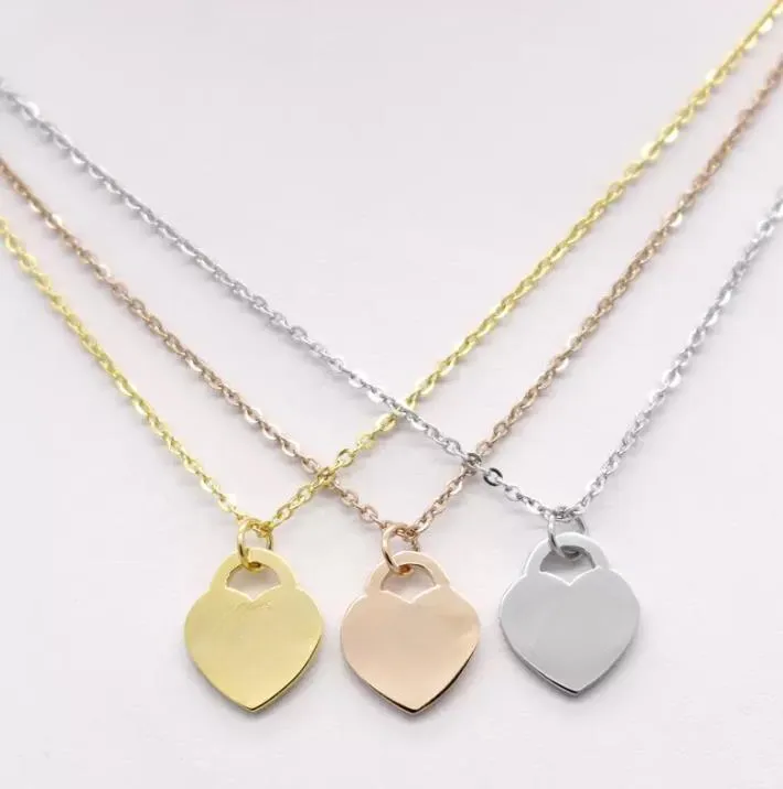 Partihandel rostfritt stål hjärtformat halsband Korta kvinnliga smycken 18K Guld Titan Peach Heart Necklace Pendant For Woman