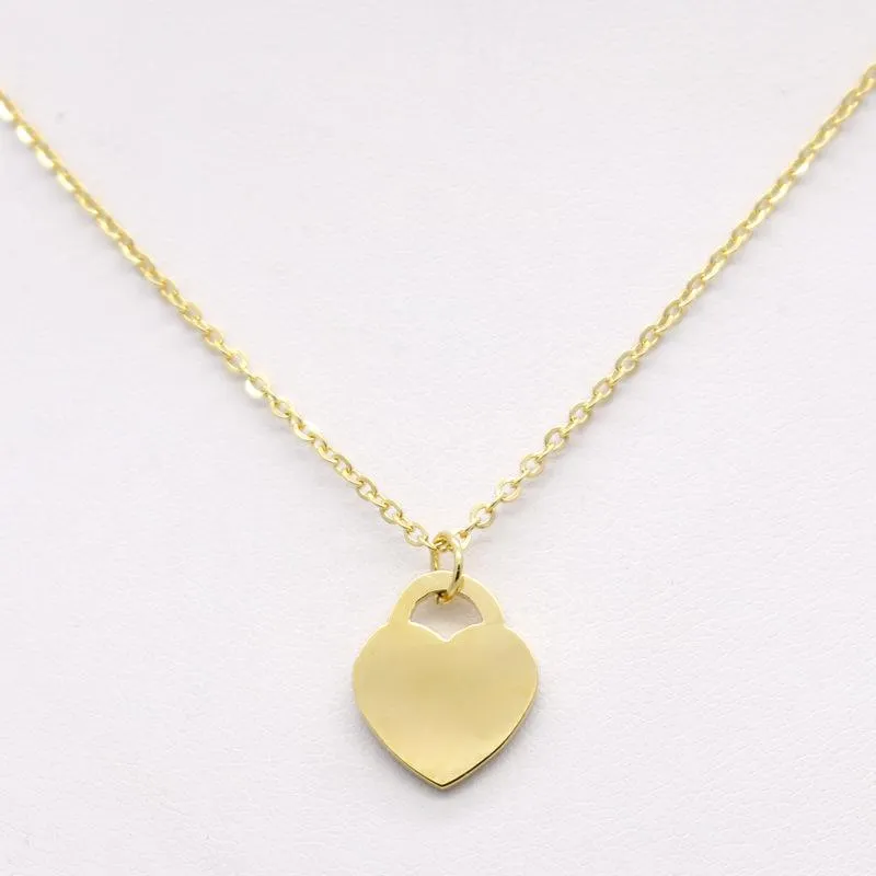 Enkelt rostfritt stål hjärtformat halsband Korta kvinnliga smycken 18K Guld Titan Peach Heart Necklace Pendant For Woman
