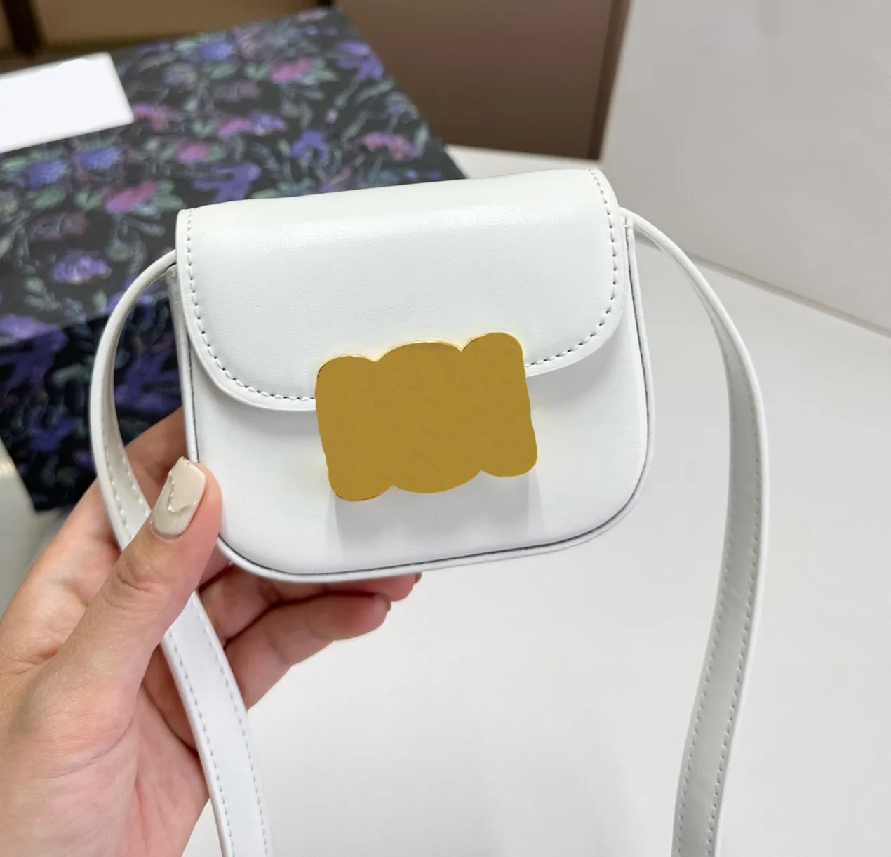 Mini cross body designer bag Womens tofu bag Classic girl shoulder bags Fashion wallet 5A top with box