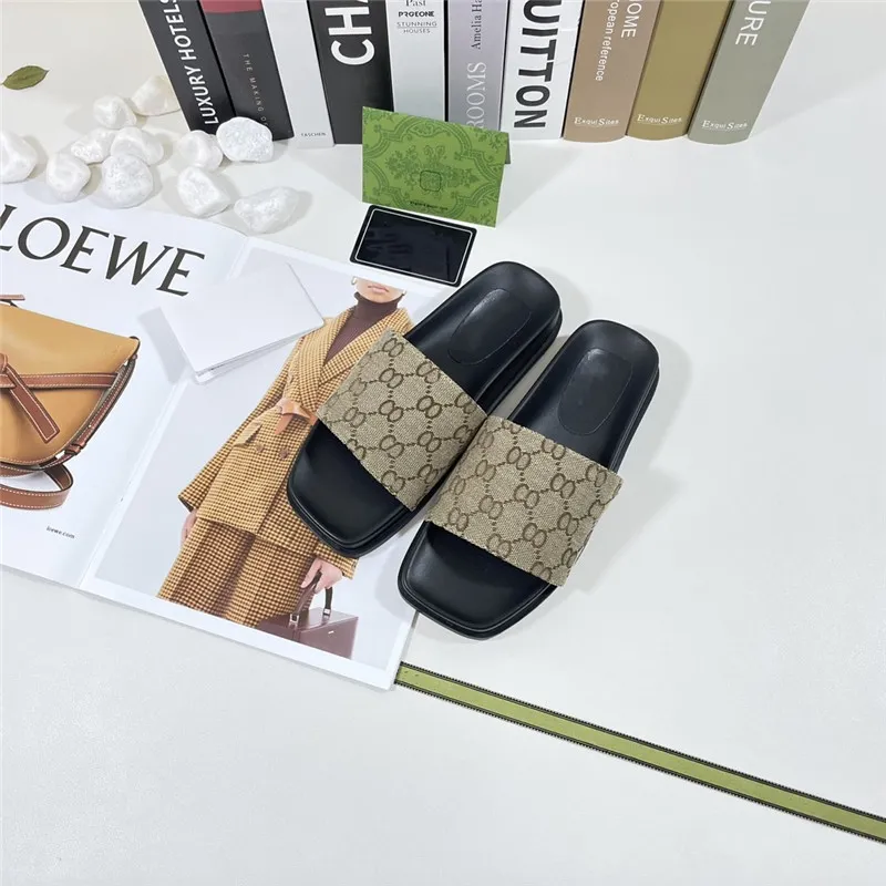 Designer Men and Womens Printed Slippers with Sandals Leather Large Sole Beach Bathroom Flat Bottom Slippers Full Package Suitable for Sizes 35-44