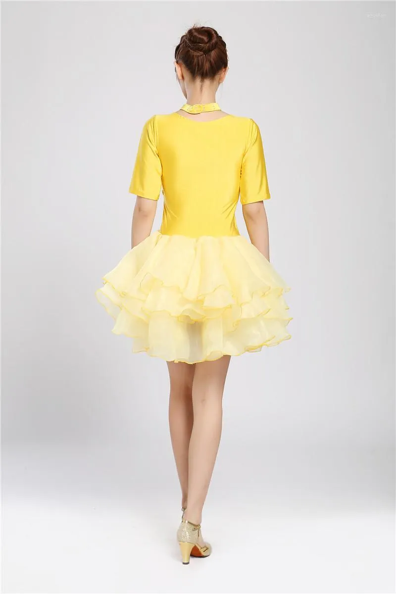 Stage Wear Abito da ballo latino 2023 Costumi per ragazze Junior Spandex con paillettes Giallo