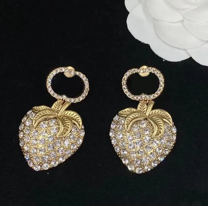 New Charm Earrings Fashion Luxury Brand Designer Diamond Strawberry Wedding Party Valentine's Day Christmas Gift Excellent Quality Jewelry with Box