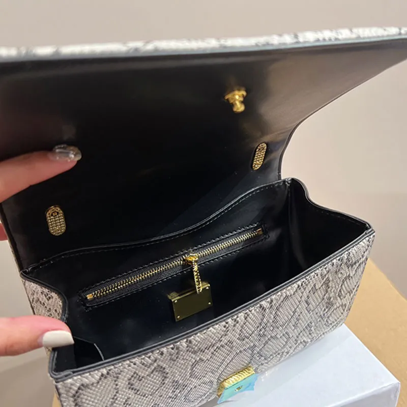 DHgate.com:Leopard Crossbody Handbag - Fashionable Chain