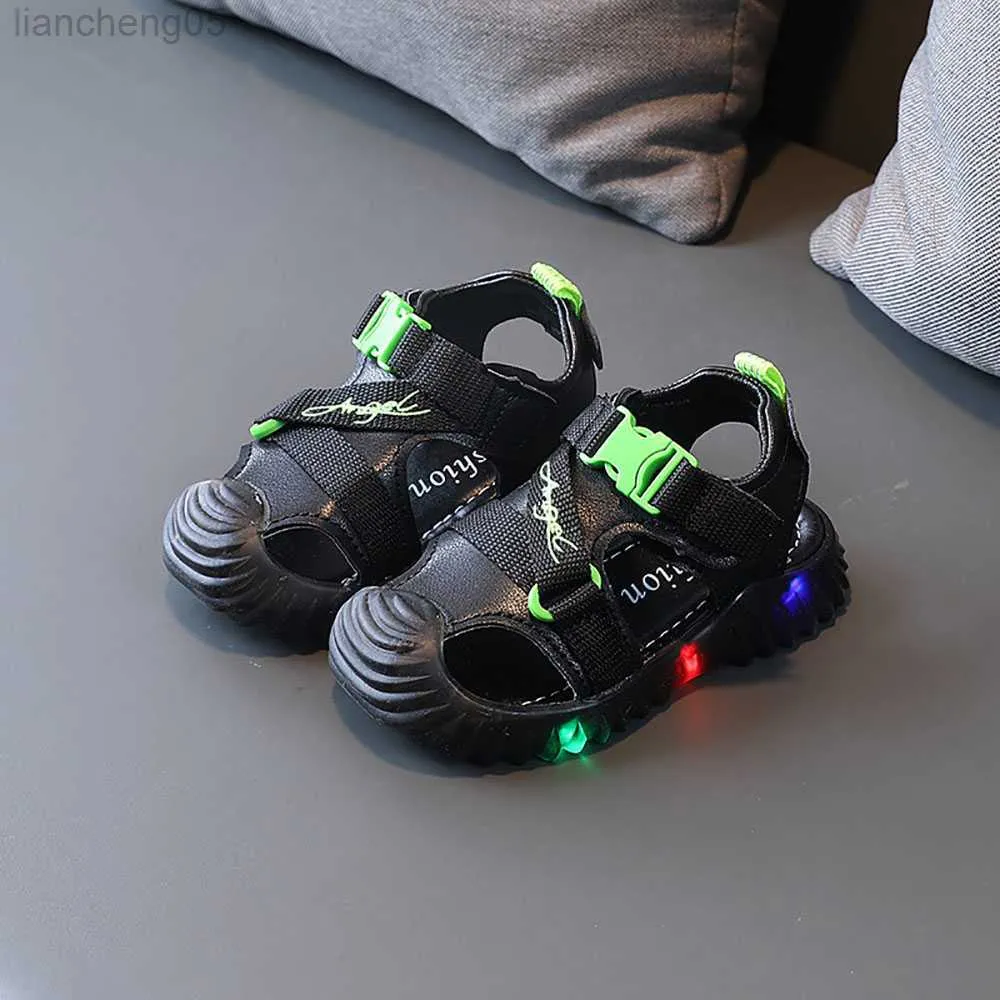 Sandales Lumière LED sandales d'été pour enfants en cuir PU antidérapant garçons filles voyage en plein air chaussures de plage mode enfants Sport sandales W0327