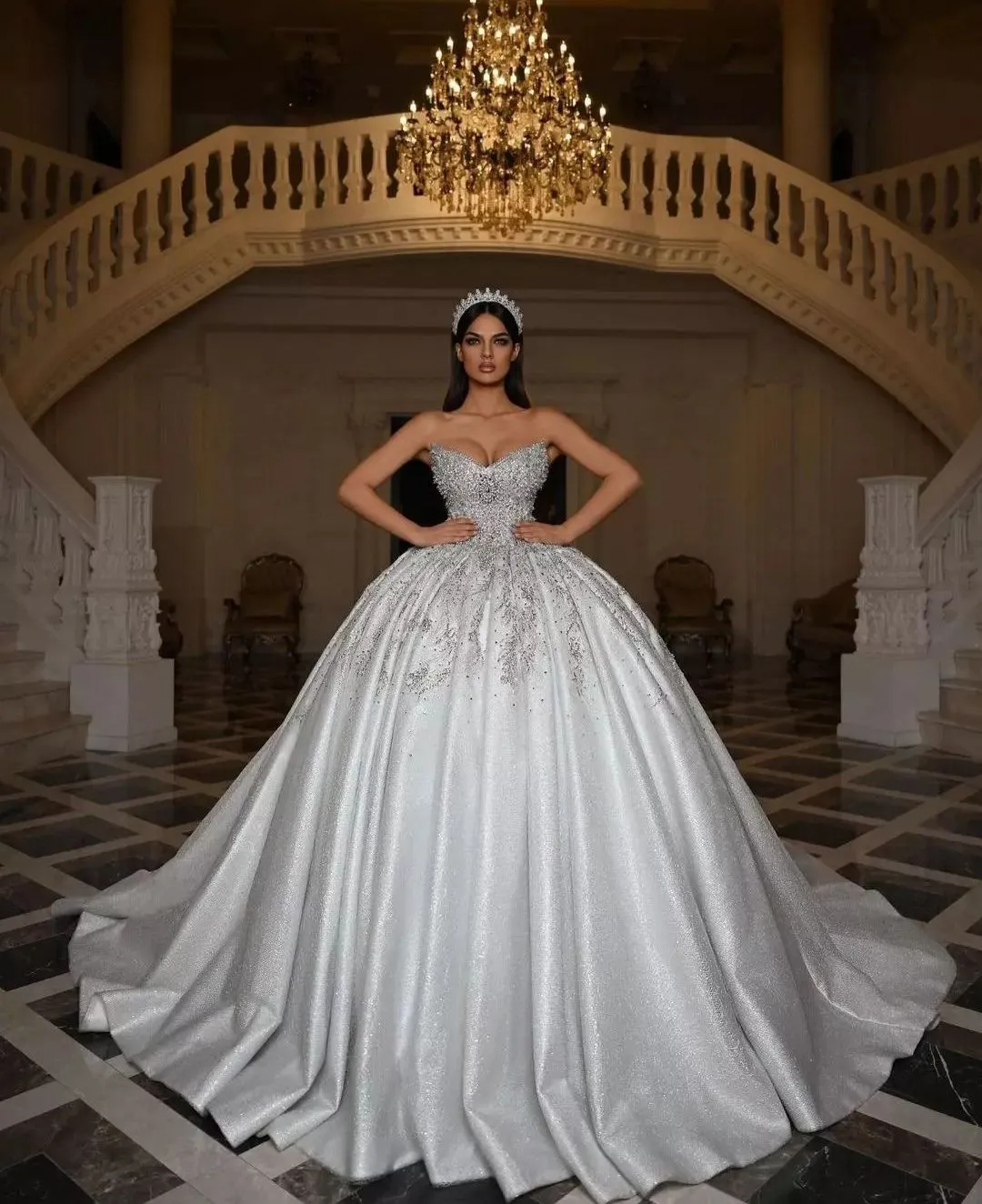 Robe de mariée de luxe robe de bal sans manches col en V paillettes appliques volants robes de mariée sans bretelles diamants robe formelle grande taille sur mesure robe de novia