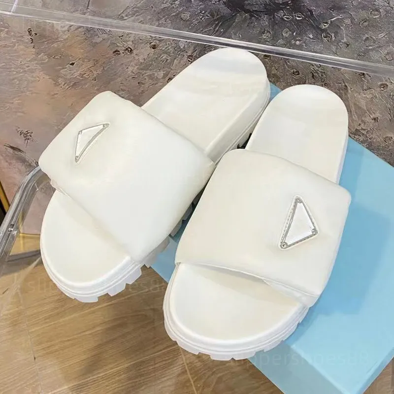 Destiné des femmes concepteurs glissez les sandales à tabouret de sandales de gants de gant à cuir nappa à rembourrage
